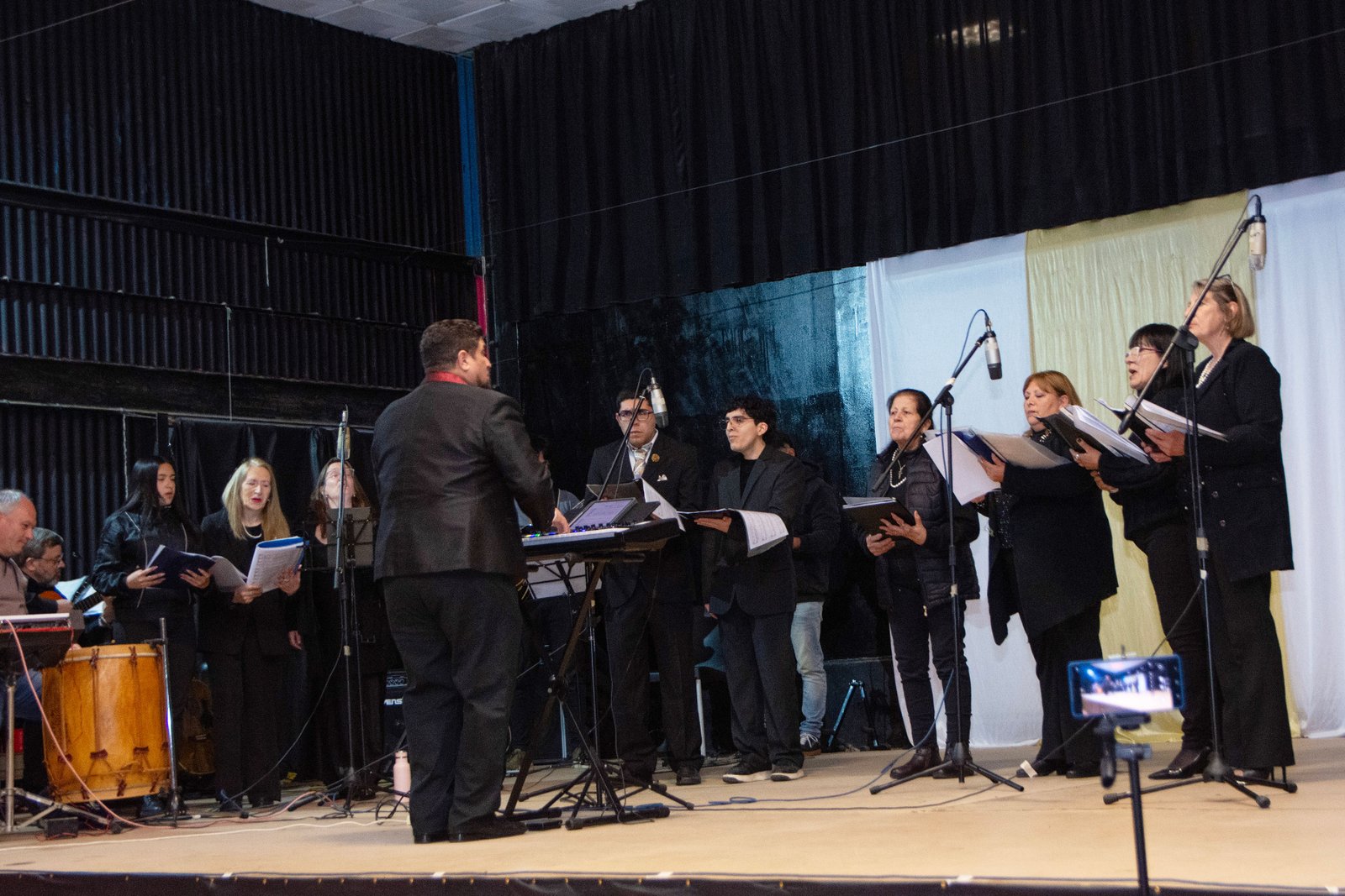 El Concierto Coral del Año reunió a voces de la región en Santiago Temple