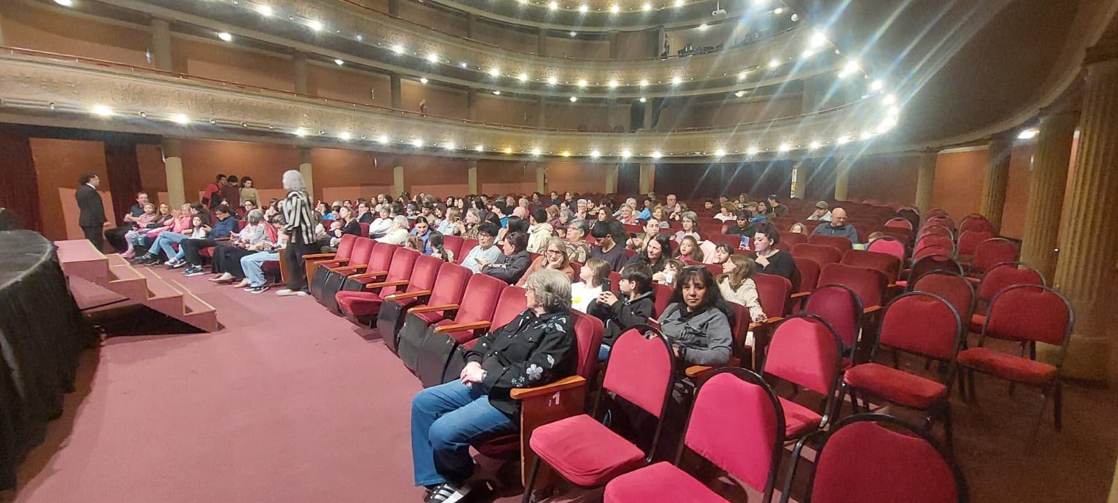 Abuelos Activos compartieron una jornada de teatro y encuentro